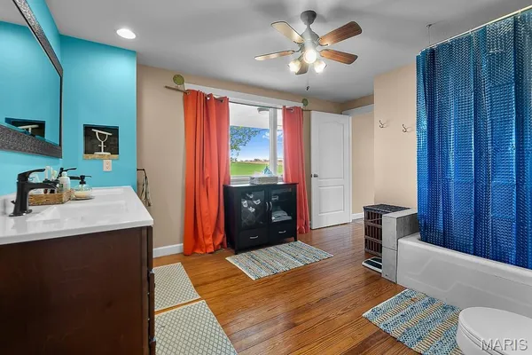 $709,900 | 21617 Emerald Road, Carlyle, IL 62231