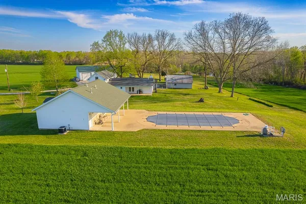 $709,900 | 21617 Emerald Road, Carlyle, IL 62231