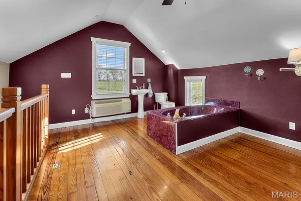 $709,900 | 21617 Emerald Road, Carlyle, IL 62231