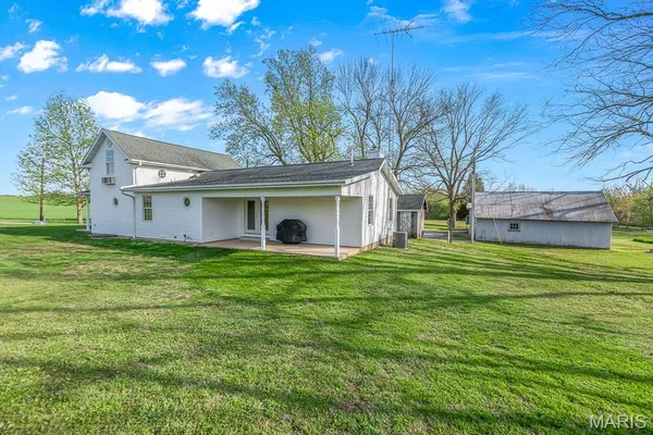 $709,900 | 21617 Emerald Road, Carlyle, IL 62231