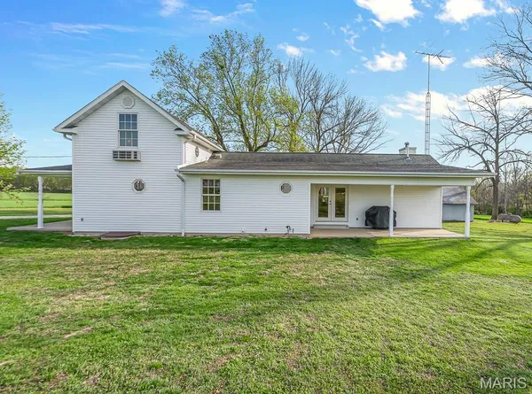 $709,900 | 21617 Emerald Road, Carlyle, IL 62231