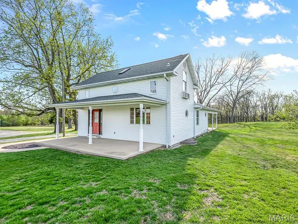 $709,900 | 21617 Emerald Road, Carlyle, IL 62231