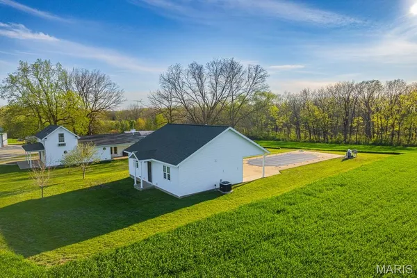 $709,900 | 21617 Emerald Road, Carlyle, IL 62231