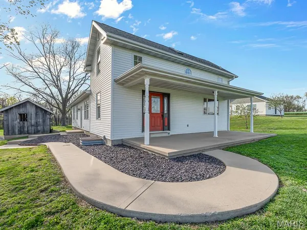 $709,900 | 21617 Emerald Road, Carlyle, IL 62231