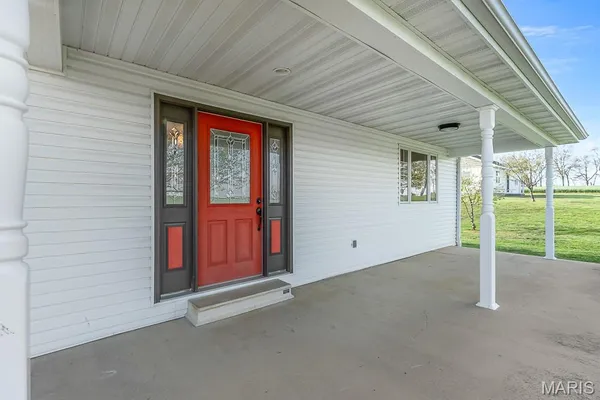 $709,900 | 21617 Emerald Road, Carlyle, IL 62231