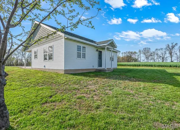 $709,900 | 21617 Emerald Road, Carlyle, IL 62231