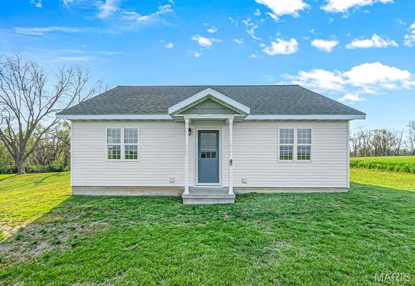 $709,900 | 21617 Emerald Road, Carlyle, IL 62231