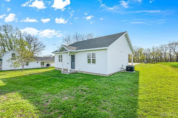 $709,900 | 21617 Emerald Road, Carlyle, IL 62231