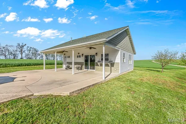 $709,900 | 21617 Emerald Road, Carlyle, IL 62231