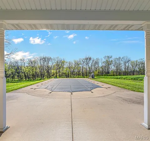 $709,900 | 21617 Emerald Road, Carlyle, IL 62231