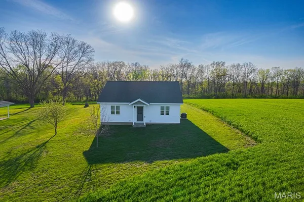 $709,900 | 21617 Emerald Road, Carlyle, IL 62231