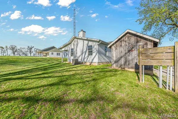 $709,900 | 21617 Emerald Road, Carlyle, IL 62231