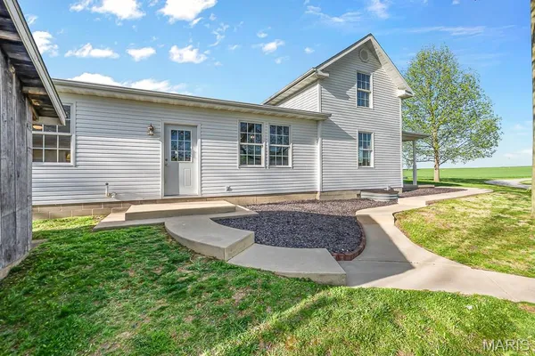 $709,900 | 21617 Emerald Road, Carlyle, IL 62231