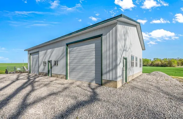 $709,900 | 21617 Emerald Road, Carlyle, IL 62231