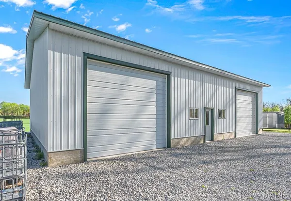 $709,900 | 21617 Emerald Road, Carlyle, IL 62231