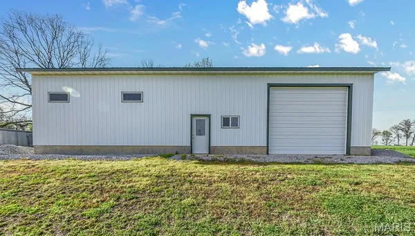 $709,900 | 21617 Emerald Road, Carlyle, IL 62231