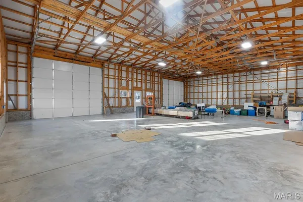 $709,900 | 21617 Emerald Road, Carlyle, IL 62231