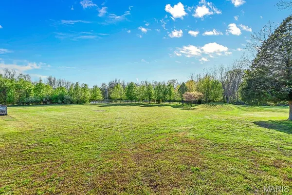 $709,900 | 21617 Emerald Road, Carlyle, IL 62231