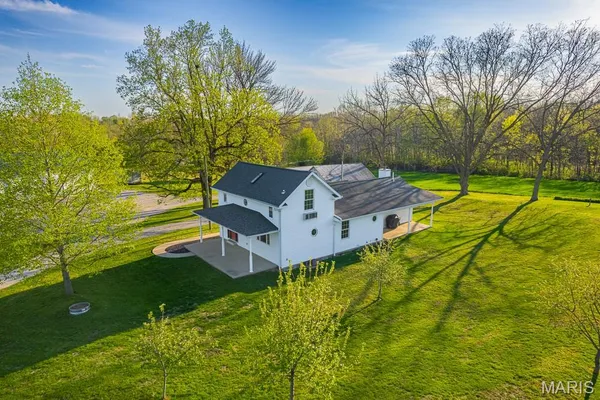 $709,900 | 21617 Emerald Road, Carlyle, IL 62231