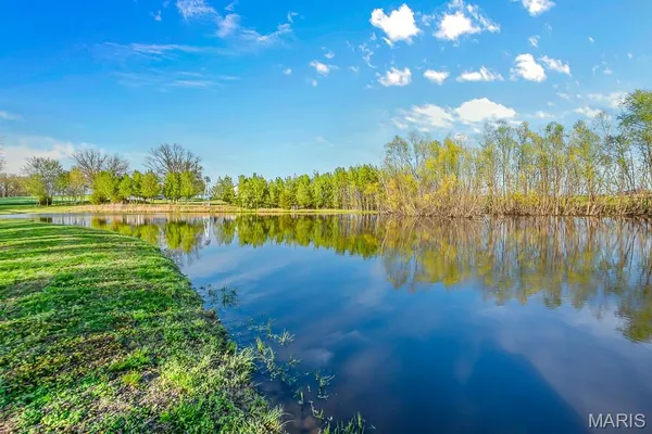 $709,900 | 21617 Emerald Road, Carlyle, IL 62231