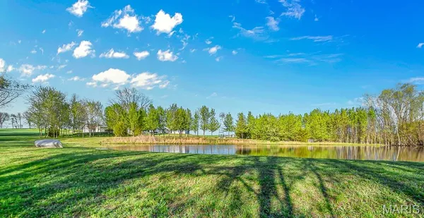 $709,900 | 21617 Emerald Road, Carlyle, IL 62231