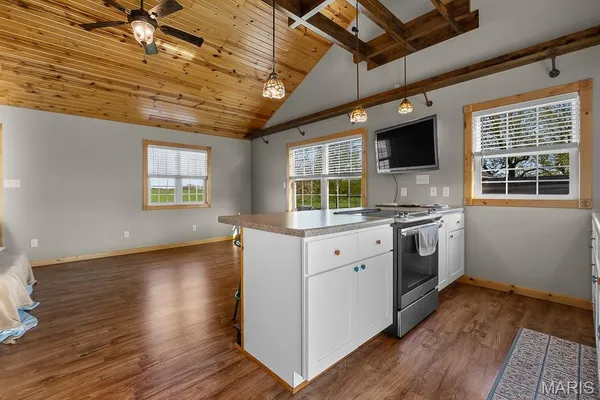 $709,900 | 21617 Emerald Road, Carlyle, IL 62231