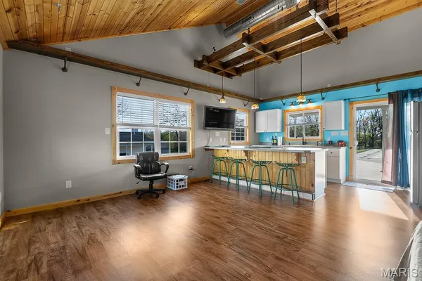 $709,900 | 21617 Emerald Road, Carlyle, IL 62231