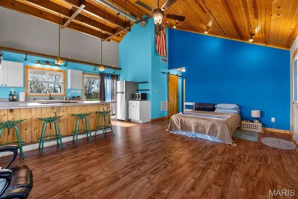 $709,900 | 21617 Emerald Road, Carlyle, IL 62231