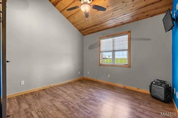 $709,900 | 21617 Emerald Road, Carlyle, IL 62231