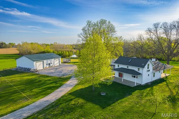 $709,900 | 21617 Emerald Road, Carlyle, IL 62231