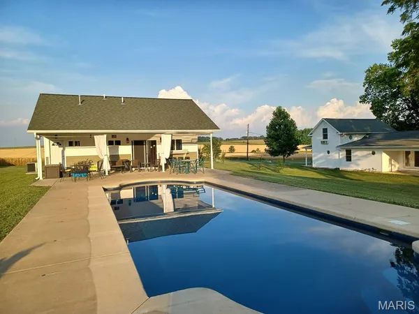 $709,900 | 21617 Emerald Road, Carlyle, IL 62231