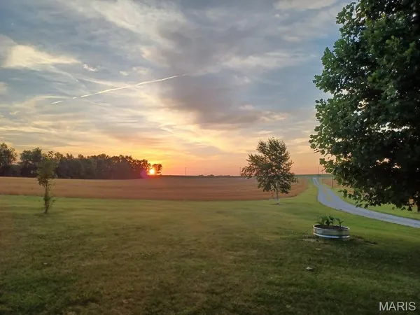 $709,900 | 21617 Emerald Road, Carlyle, IL 62231