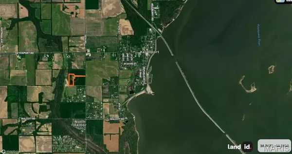 $709,900 | 21617 Emerald Road, Carlyle, IL 62231