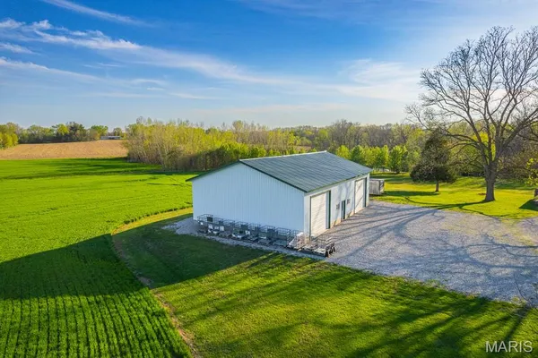 $709,900 | 21617 Emerald Road, Carlyle, IL 62231