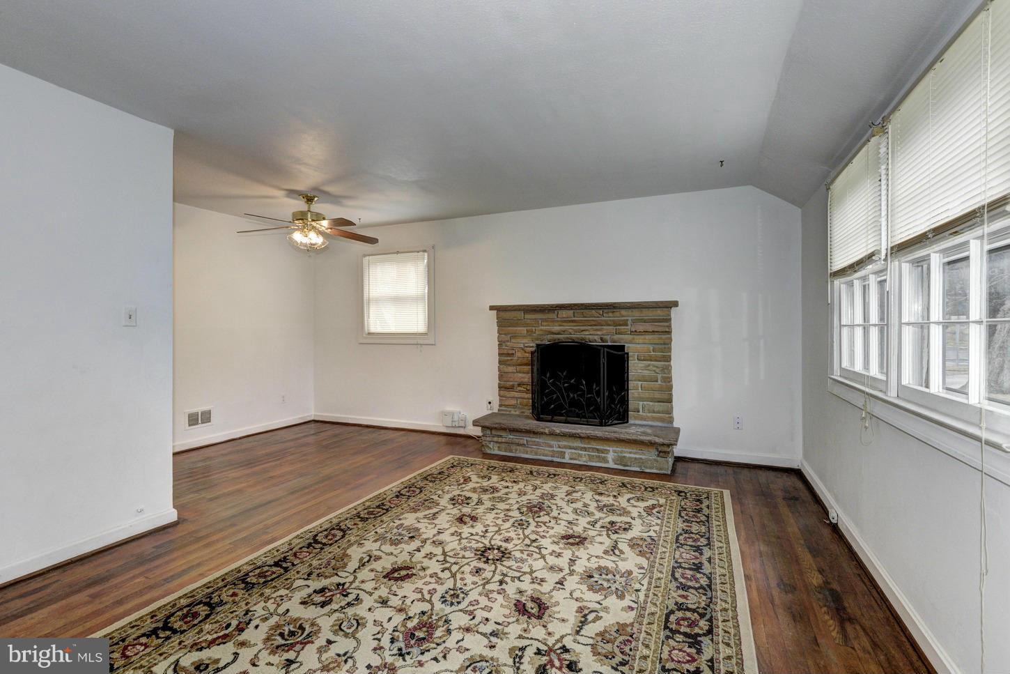 12618 Flack Street Silver Spring, MD 20906 - Photo 7 of 27 Living Room