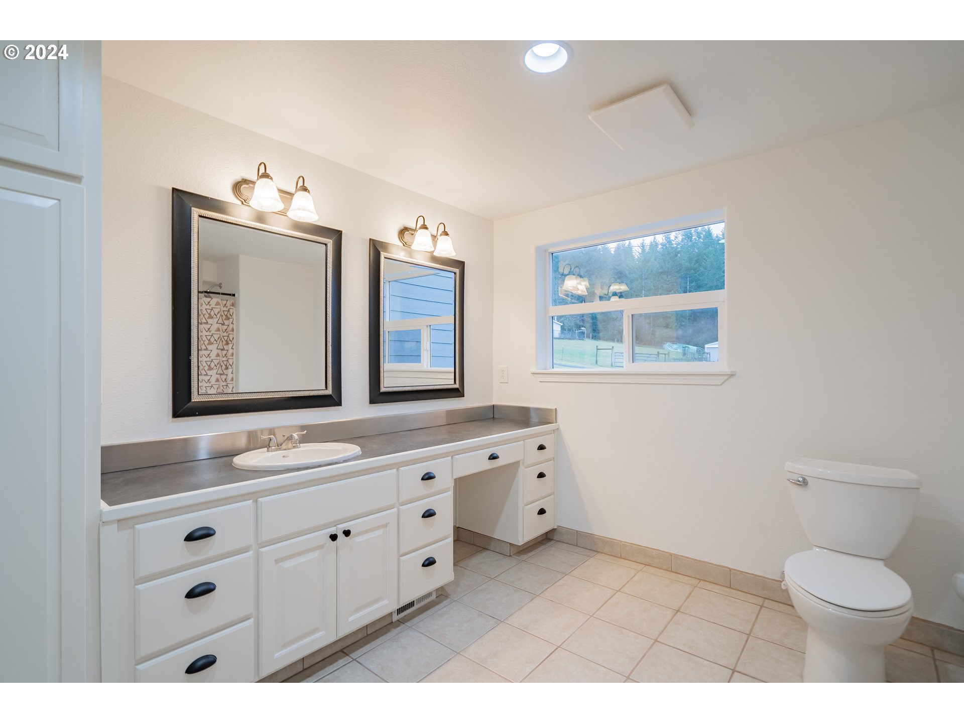 35027 Northeast Thompson Road Yacolt, WA 98675 - Photo 11 of 39 Bathroom