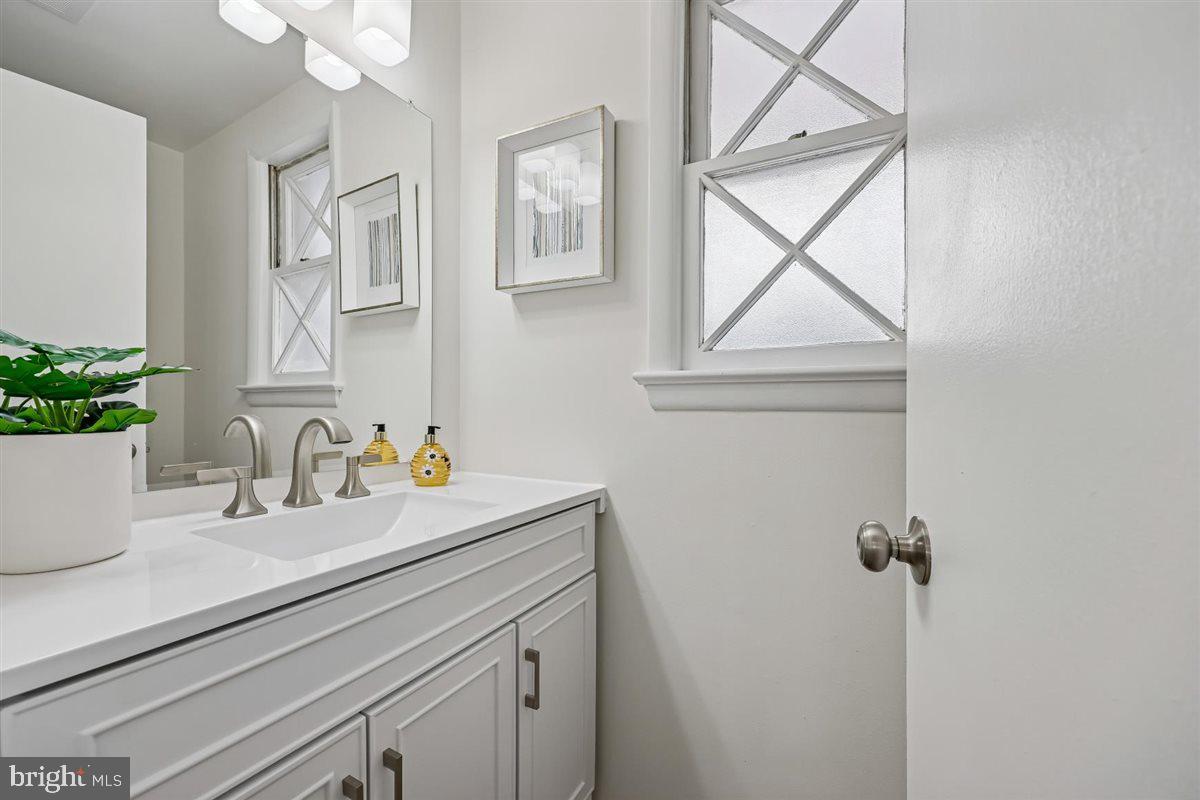11517 Lovejoy Street Silver Spring, MD 20902 - Photo 27 of 48 Powder Room