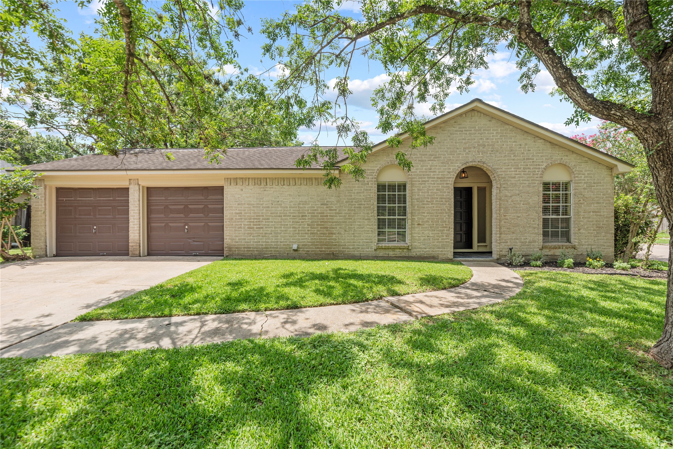 6931 Sandy Knolls Drive Spring, TX 77379 - Photo 5 of 21 Well-maintained brick exterior with mature shade trees and inviting curb appeal.
**6931 Sandy Knolls Dr., Spring, TX 77379**