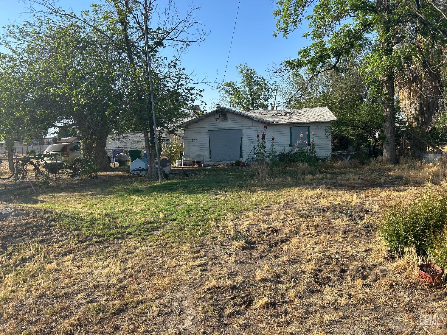 a house view with a outdoor space