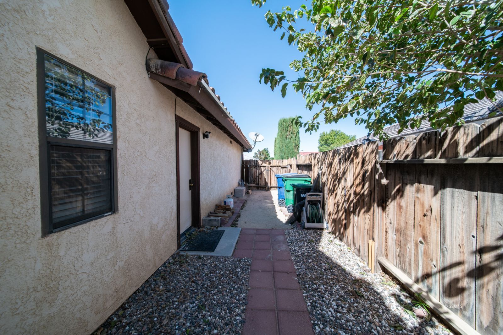 1205 Flora Way Ridgecrest, CA 93555 - Photo 45 of 46 a view of a back yard of the house