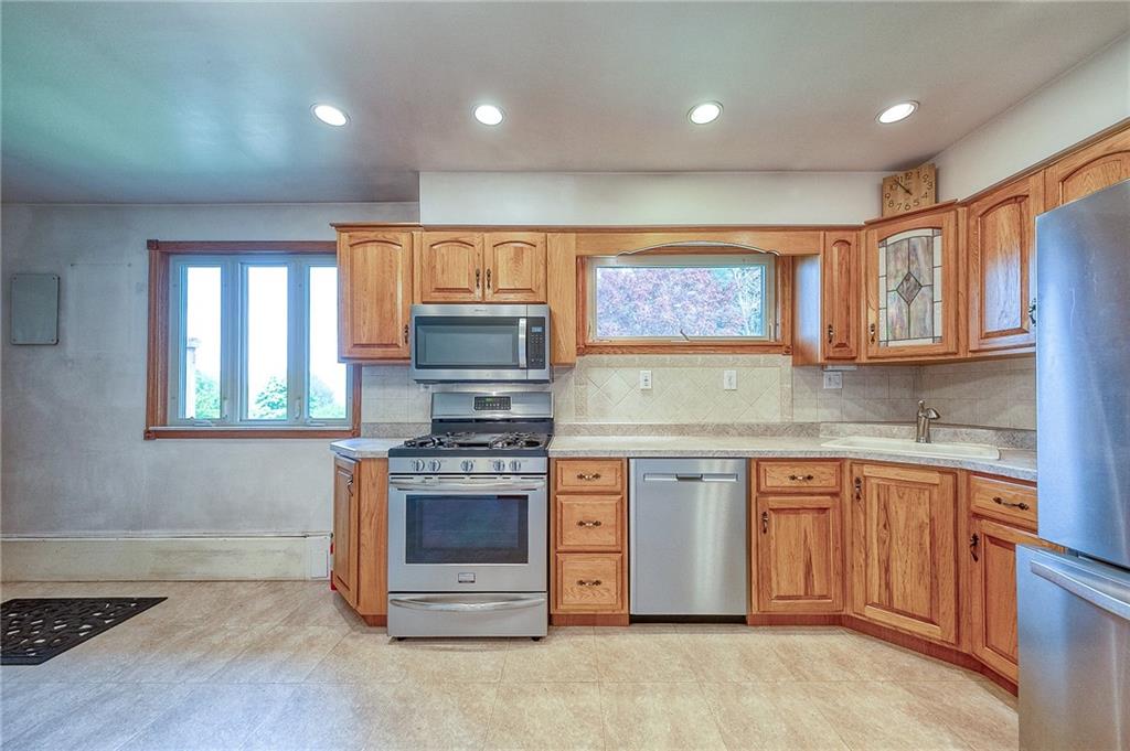 1632 Highland Road Conway, PA 15027 - Photo 5 of 24 Gallery Image 5