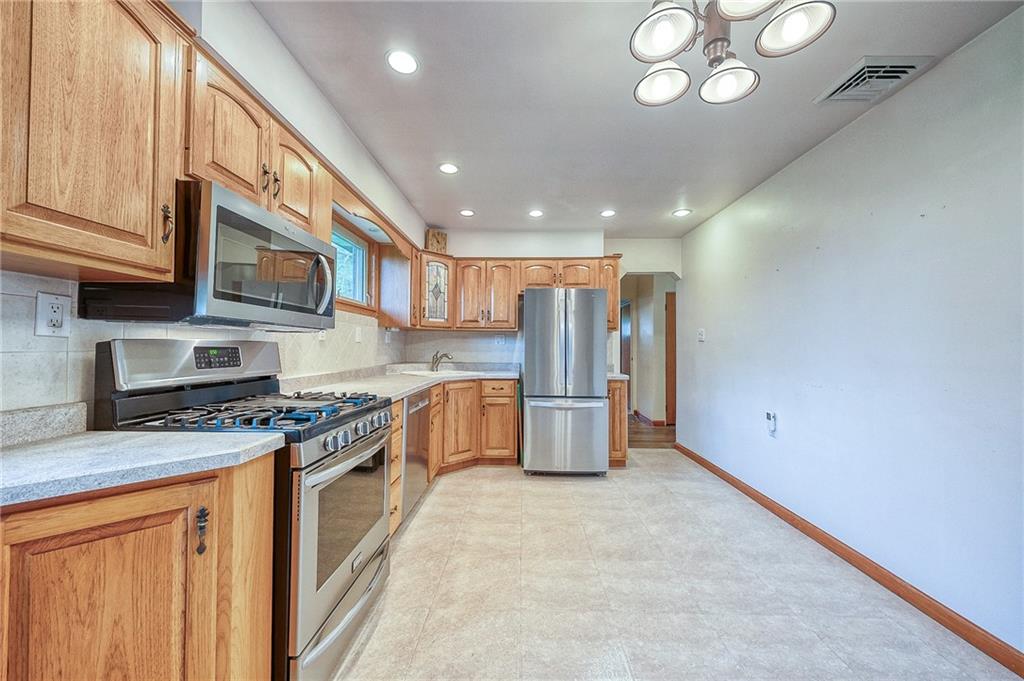 1632 Highland Road Conway, PA 15027 - Photo 6 of 24 Gallery Image 6