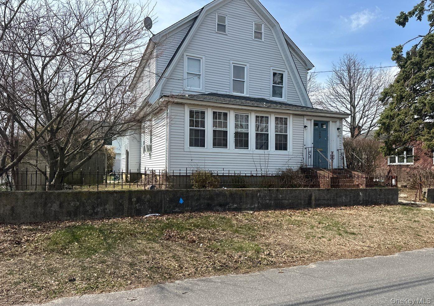 129 North 7th Street Lindenhurst, NY 11757 - Photo 3 of 4