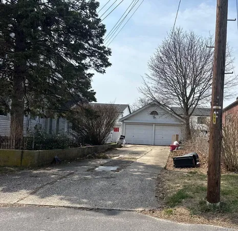 $765,000 | 129 North 7th Street, Lindenhurst, NY 11757