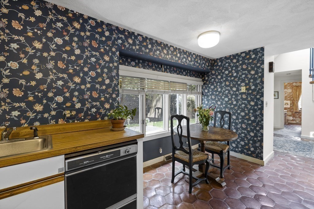 55 Potter Pond, Unit 55 Lexington, MA 02421 - Photo 11 of 24 Gallery Image 11