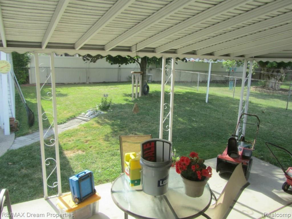 11333 Merriman Road Livonia, MI 48150 - Photo 18 of 23 11333 Merriman Livonia MI 041.jpg
