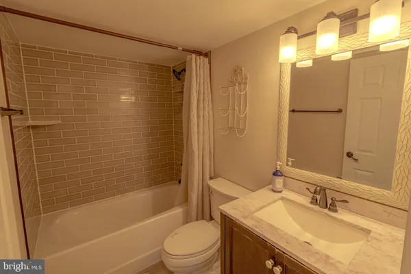 $3,250 | 1808 Old Meadow Road, Unit 112, McLean, VA 22102
