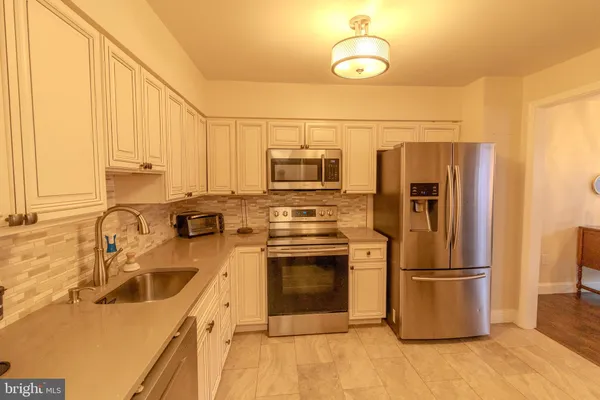 $3,250 | 1808 Old Meadow Road, Unit 112, McLean, VA 22102