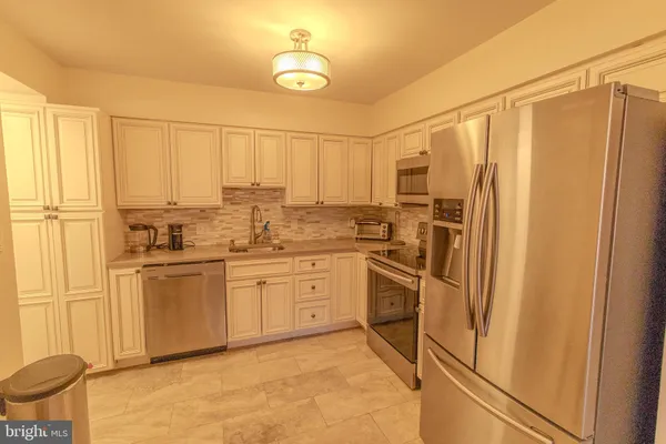 $3,250 | 1808 Old Meadow Road, Unit 112, McLean, VA 22102