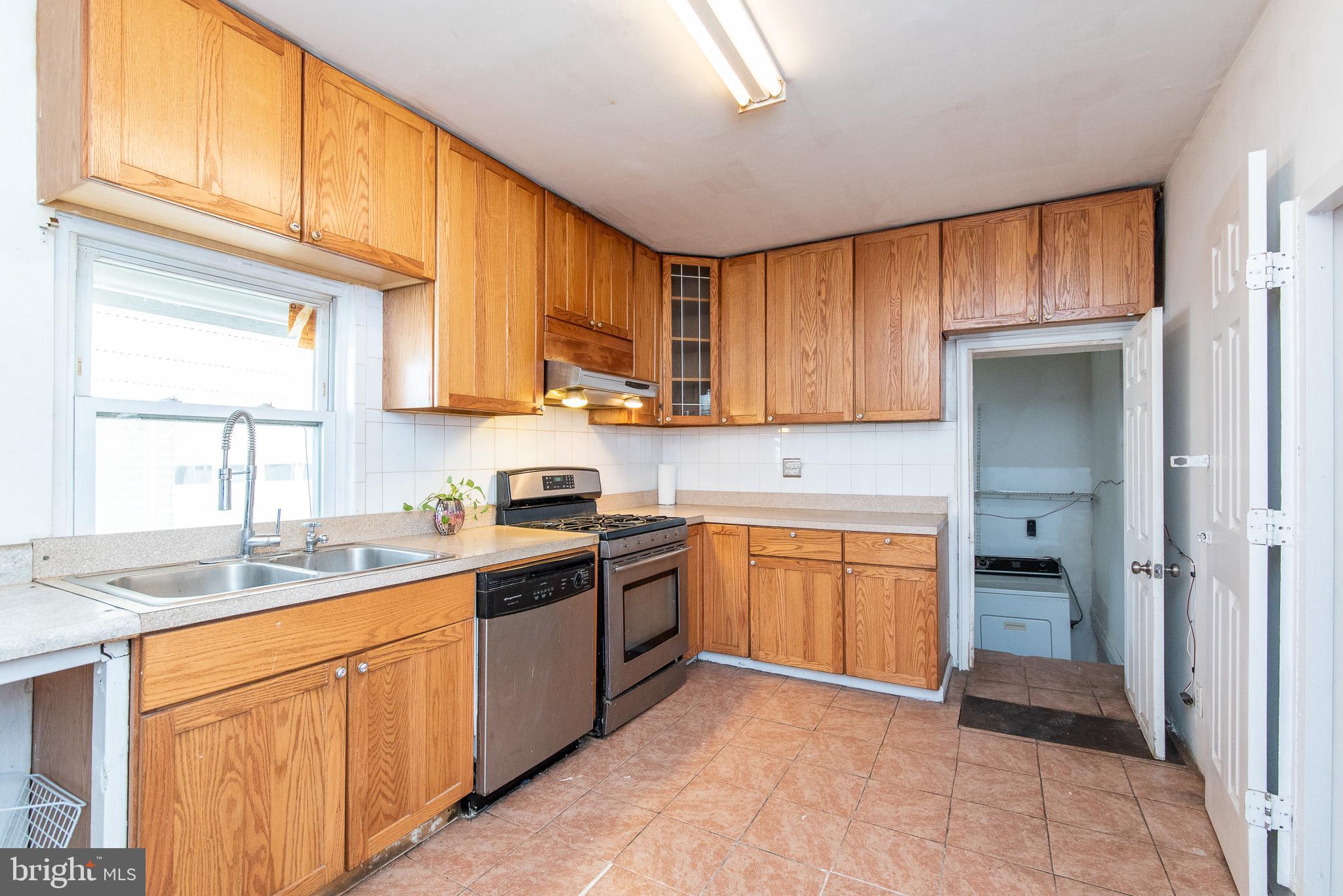 226 Oakwood Road Baltimore, MD 21222 - Photo 16 of 52 Eat-In Kitchen